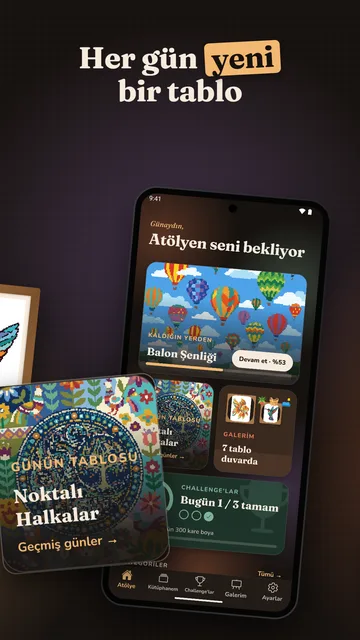 Galerinde asılı bitmiş tablolar